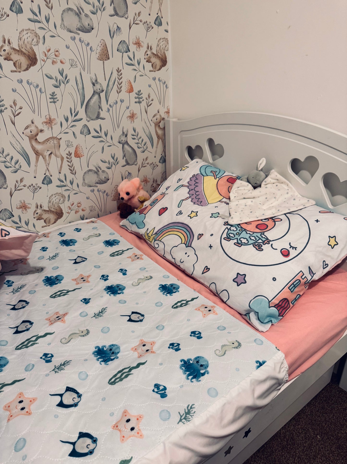 Single Bed with Colourful bedding and a Ocean Dreams Mattress Bed Sheet Protector