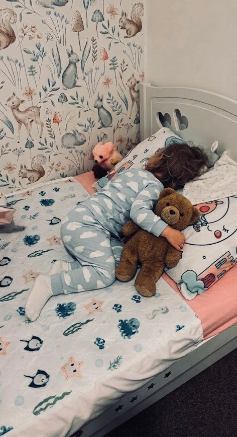 Child lying on Single Bed on top of Ocean Dreams Mattress Bed Sheet Protector
